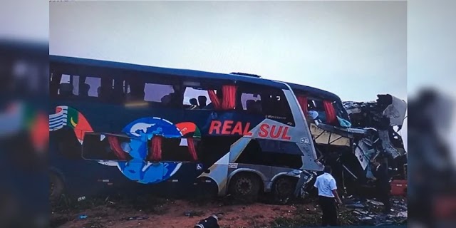 Acidente com ônibus deixa 4 mortos, sendo 3 crianças, na BR-349