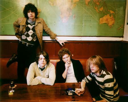 http://i199.photobucket.com/albums/aa35/stinkingbadges2/TheKooks-03-big.jpg
