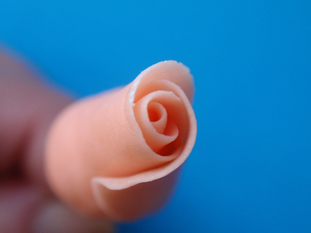 Making a full sugar flower rose