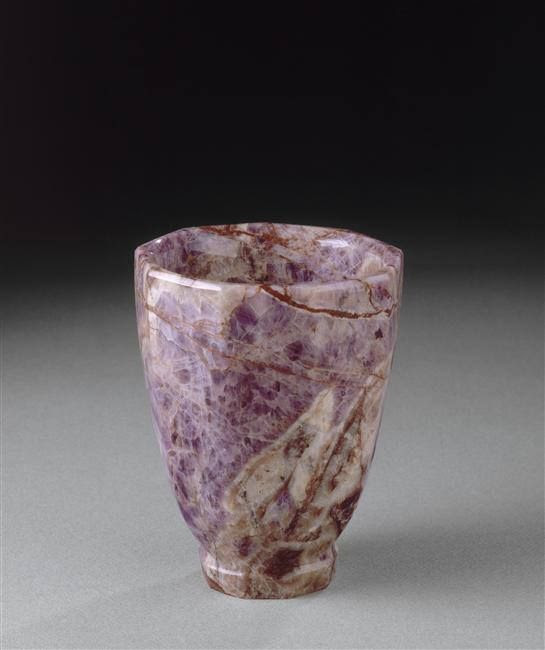 Vase à neuf pans en améthyste, acquis par Louis XIV en 1683 – Paris, XIVe siècle (?) , - Paris, Musée du Louvre