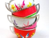 50s Tin Toy Tea cups, BUTTERFLY graphics on 5 metal, Spring set. - OldeTymeNotions 50s Tin Toy Tea cups, BUTTERFLY graphics on 5 metal, Spring set. - OldeTymeNotions
