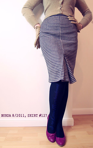 Burda 8/2011, skirt #127, blog, szafiarka, szycie, krawiectwo, diy, spódnica ołówkowa, wełna, atłas, wykrój, model