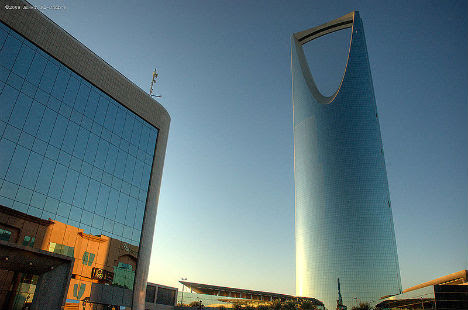 strange-skyscrapers-kingdom-centre