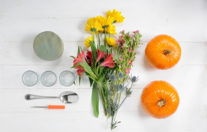 Are you looking for an easy floral decor project that gets your home fall-ready in a jiffy? You can make a pretty pumpkin vase with this quick tutorial.