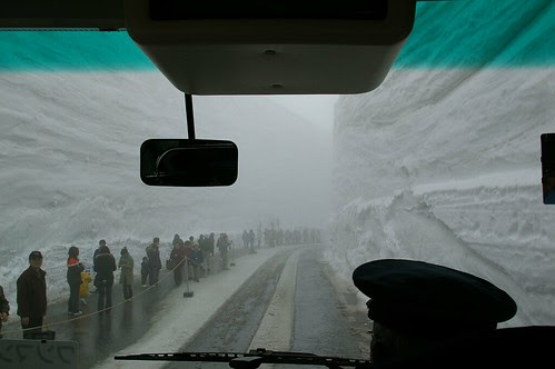 bukanklikunic.blogspot.com - Gunung Salju Yang Di Belah Di Jepang (pict)