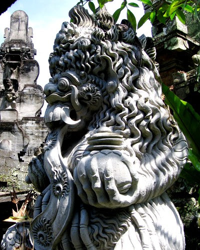 statue