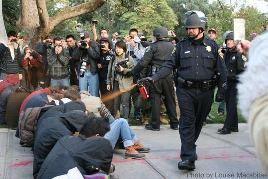 uc-davis pepper spray cop