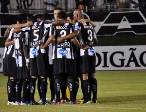 ABC - jogadores abraçados (Foto: Divulgação/ABC) ABC - jogadores abraçados (Foto: Divulgação/ABC)