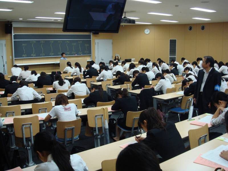 すべてのカタログ 優雅 教員 採用 試験 服装