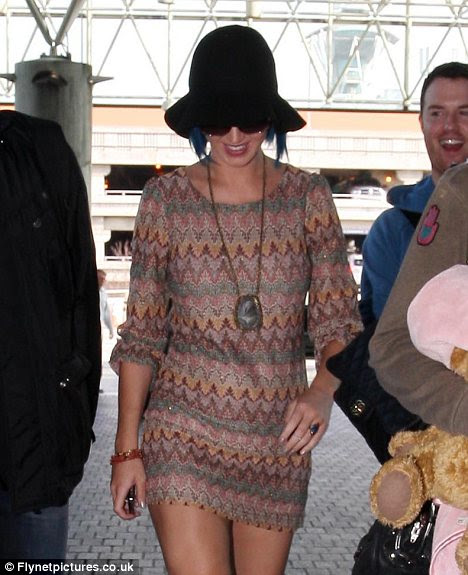 http://i.dailymail.co.uk/i/pix/2012/01/17/article-0-0F7EA29B00000578-705_468x575.jpg