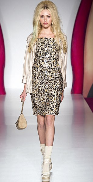 http://i.dailymail.co.uk/i/pix/2011/09/18/article-2038807-0DF68E2F00000578-644_306x593.jpg
