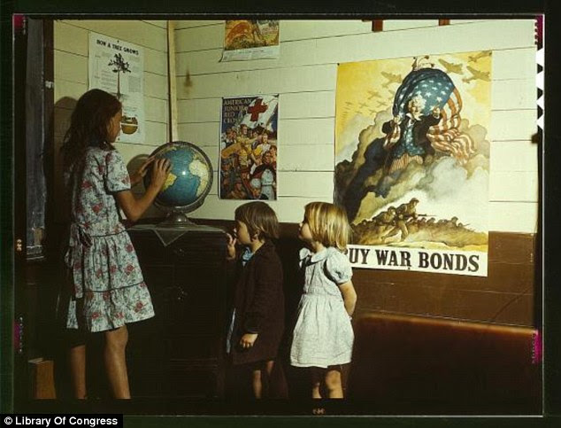 World war: Rural school children pictured in San Augustine County, Texas (John Vachon, April 1943)