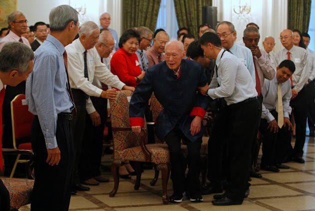 Singapore's former Prime Minister Lee Kuan Yew (C) looks at his son Prime Minister Lee Hsien Loong (L) as he arrives for his book launch at the Istana in Singapore August 6, 2013. The new book by Lee entitled One Man's View of the World was launched on Tuesday. The 400-page book touched on developments around the world and contained harsh words about neighbouring Malaysia, which Lee had terse relations with when he was prime minister. REUTERS/Edgar Su (SINGAPORE - Tags: POLITICS MEDIA) Singapore's former Prime Minister Lee Kuan Yew (C) looks at his son Prime Minister Lee Hsien Loong (L) as he arrives for his book launch at the Istana in Singapore August 6, 2013. The new book by Lee entitled One Man's View of the World was launched on Tuesday. The 400-page book touched on developments around the world and contained harsh words about neighbouring Malaysia, which Lee had terse relations with when he was prime minister. REUTERS/Edgar Su (SINGAPORE - Tags: POLITICS MEDIA)