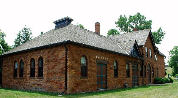 The Niagara Pumphouse Visual Art Centre is housed in the former Niagara Pumphouse, a Victorian brick building built in 1891 on the banks of the Niagara River. It housed pumps and filter tanks supplying water to the town of Niagara-on-the-Lake until 1983.