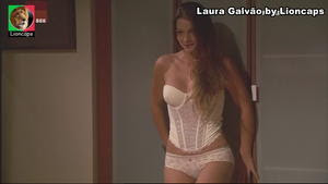 Laura Galvão sensual em vários trabalhos