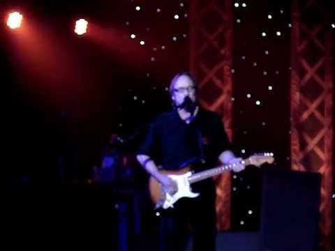 Neil Young News: "Hot Dusty Roads": Buffalo Springfield - The Fox Theater  in Oakland,CA - 06/01/11