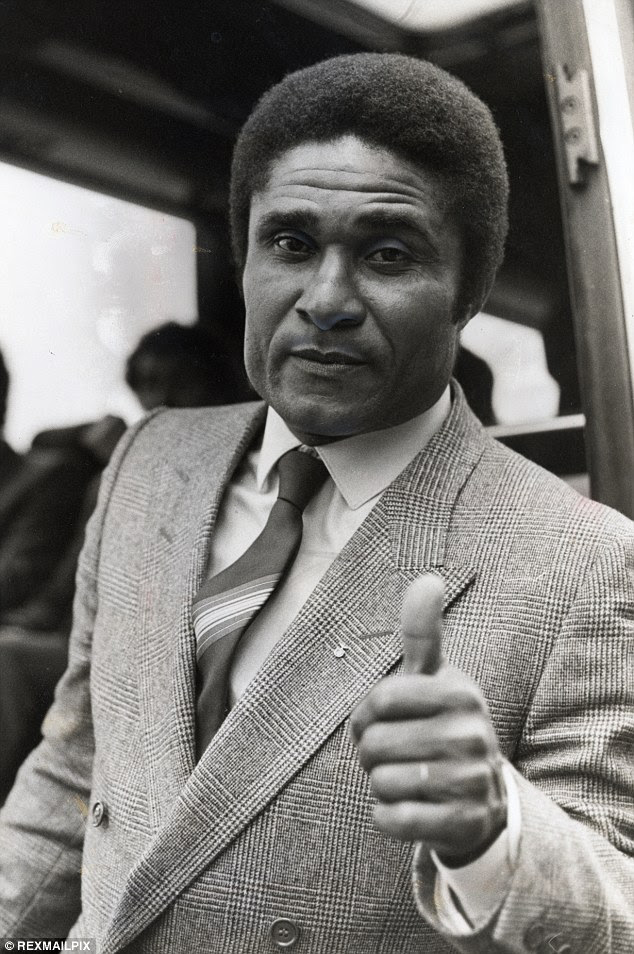 Eusebio da Silva Ferreira Thumbs up: Eusebio after arriving with the Benfica team for the European Cup final with Manchester United at Wembley in 1968