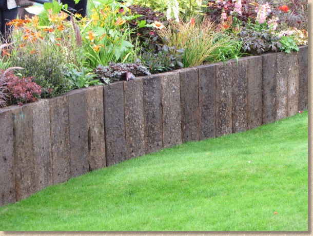 front yard ideas: Garden designs railway sleepers