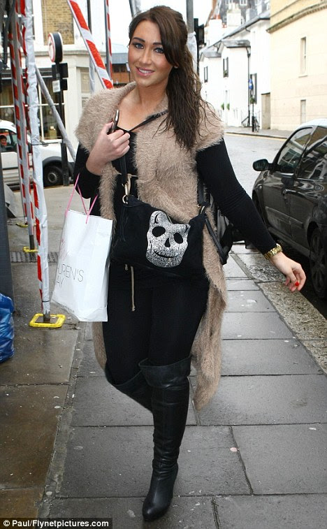 http://i.dailymail.co.uk/i/pix/2012/01/19/article-2089089-0F8808D200000578-991_468x757.jpg