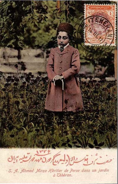 Ahmad Mirza perzsa trónörökös, egy évvel később Ahmad Qajar perzsa sah egy 1908-as képeslapon