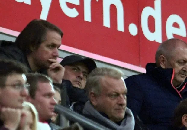Mourinho Headphones - Man Utd boss Jose Mourinho admits Bastian