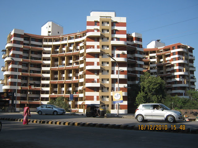 Visit to Aurum Developers and Sanskruti Group's Allure 2.5 BHK - 3 BHK Flats behind Shree Bal Developers' Kapil Malhar and near Kapil Tranquil Greens on Baner Road Pune 411 045 - Kapil Malhar