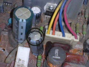 Capasitor-vertikal-output-mainboard-televisi-Sanyo-CG21MS22-300x225