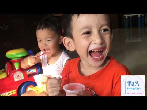 Populer Makan Es Krim Bermain Mobilan Pesawat dan Bersepeda bersama