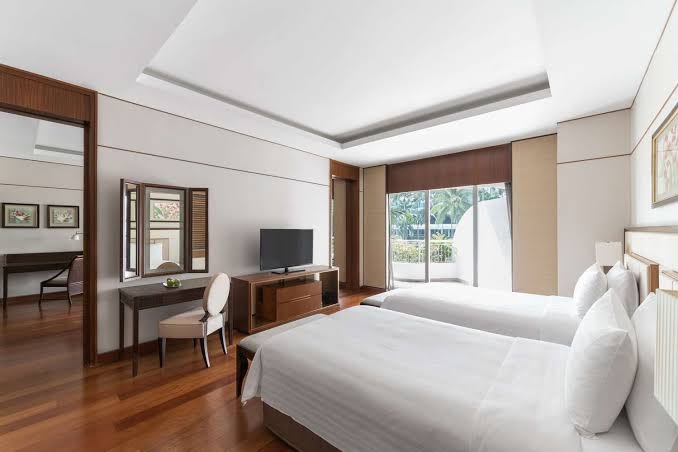 Shangri-La Hotel Singapore (Listed in SDF Hotel Suite)