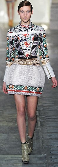 http://i.dailymail.co.uk/i/pix/2011/09/15/article-2037718-0DB829B200000578-455_196x556.jpg