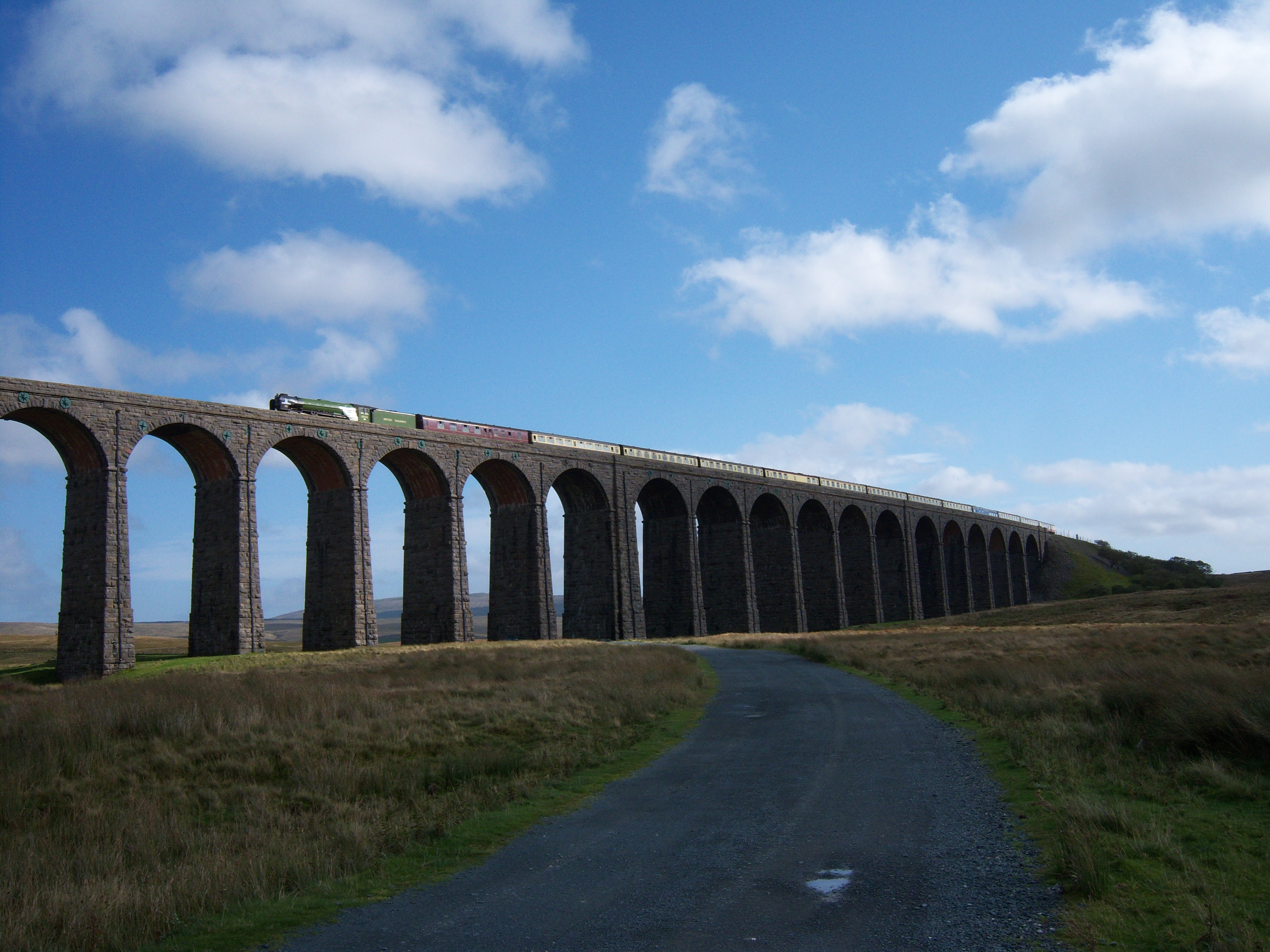 Steam locomotive 60163 Tornado LNER Peppercorn A1 class Ribblehead Viaduct The waverley 3 October 2009 image 1.jpg