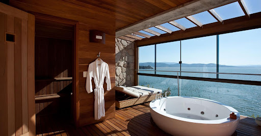 Ponta Dos Ganchos Exclusive Resort •