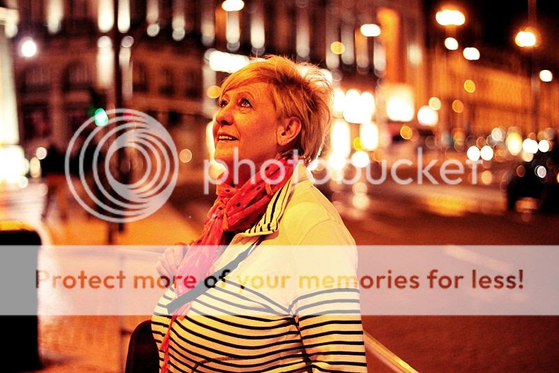 photo LISSABON_BY_NIGHT_NACHTS_TRIP_KURZURLAUB_LISBON_LISBOA_PORTUGAL_GUIDE_STREET_STRASSE_LICHTER_MOM_MAMAN_zps034549b7.jpg