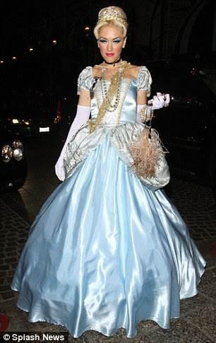 http://i.dailymail.co.uk/i/pix/2011/10/30/article-2055316-0E99059800000578-560_306x485.jpg