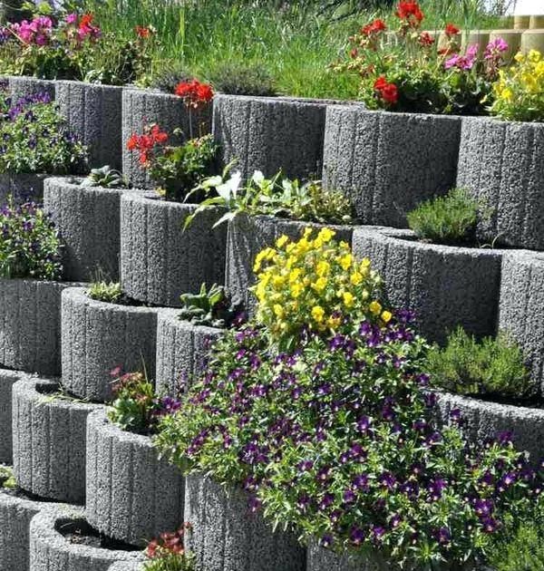 Cinder Block Landscape Wall : How to Construct a Block Retaining Wall
