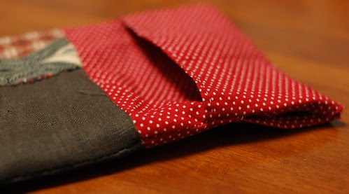 How to make a button pouch with two pockets 16