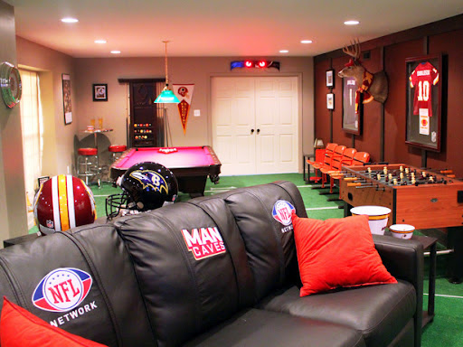 Glamour In A Man Cave 4th Edition: College Dorm Room | Elle's Notebook
