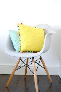 diy pom pom cushion