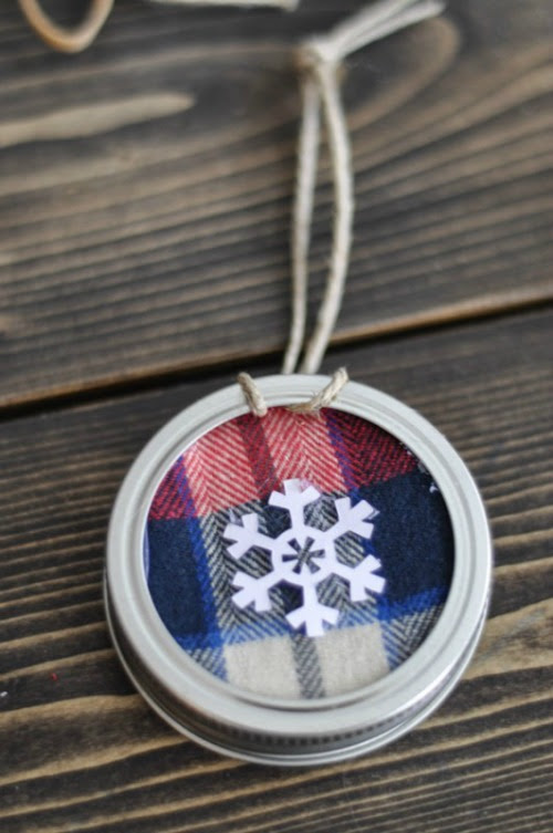 Mason jar lid ornaments!  So cute and only a few supplies needed!