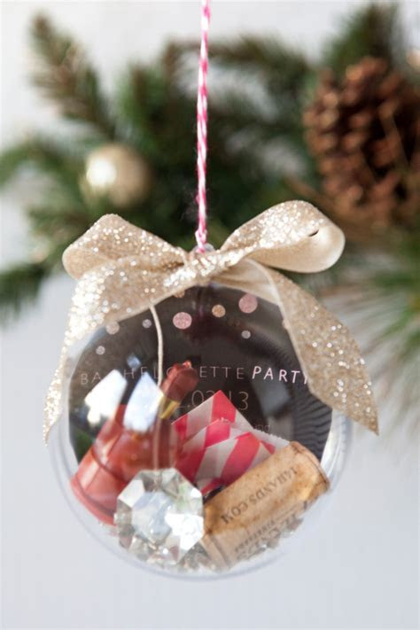 Learn how to make this darling wedding keepsake ornament! Learn how to make this darling wedding keepsake ornament!