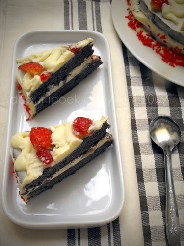Sour Cream Chocolate Cake with Vanilla&Strawberry Frosting