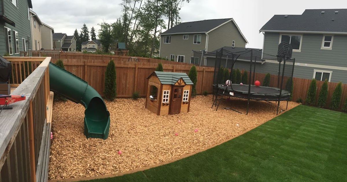 Trampoline In Backyard - BACKYARD HOME