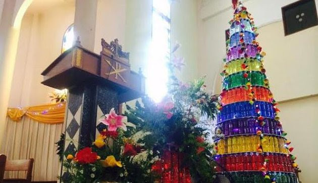 Gereja Santo Servatius Bekasi Bikin Pohon Natal dari Botol 