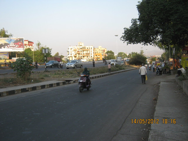 Warje Service Road of Mumbai Bangalore Highway - Visit Suyog Aura Warje Pune 411052