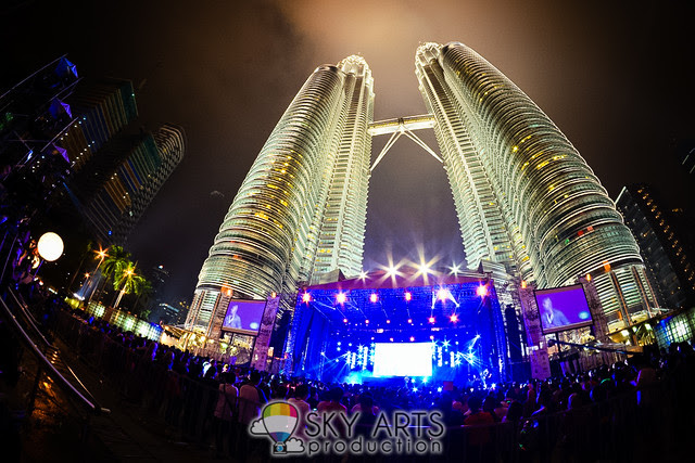 Twin Towers Alive 2013 #TTAlive Day 1 Demi Lovato UKiss Stylo2013 Elecoldxhot Atilia | TianChad.com