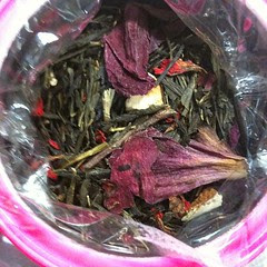 mariage freres' "happy queen" green tea, pomagranate, citrus, peony #tea love the hot pink can too!