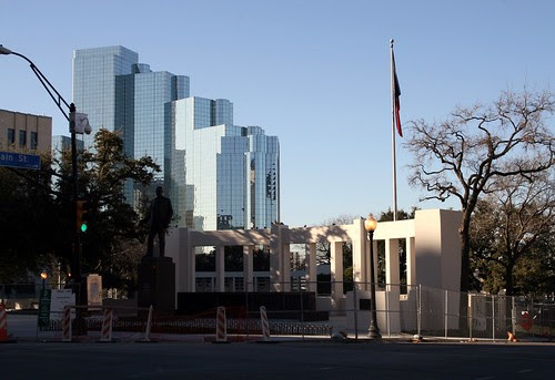 dealey plaza peristyle