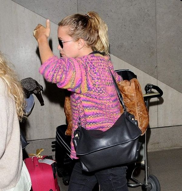 Olsens Anonymous: AIRPORT LOOK: MARY-KATE + ASHLEY | COMFY CHIC