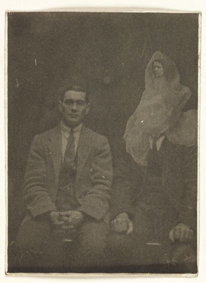 Retro Ghost Photos (22 pics) Retro Ghost Photos (22 pics)