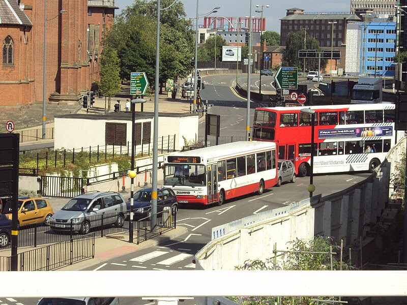 File:Buses, seen from Birmingham Snow Hill railway station - DSC08884.JPG